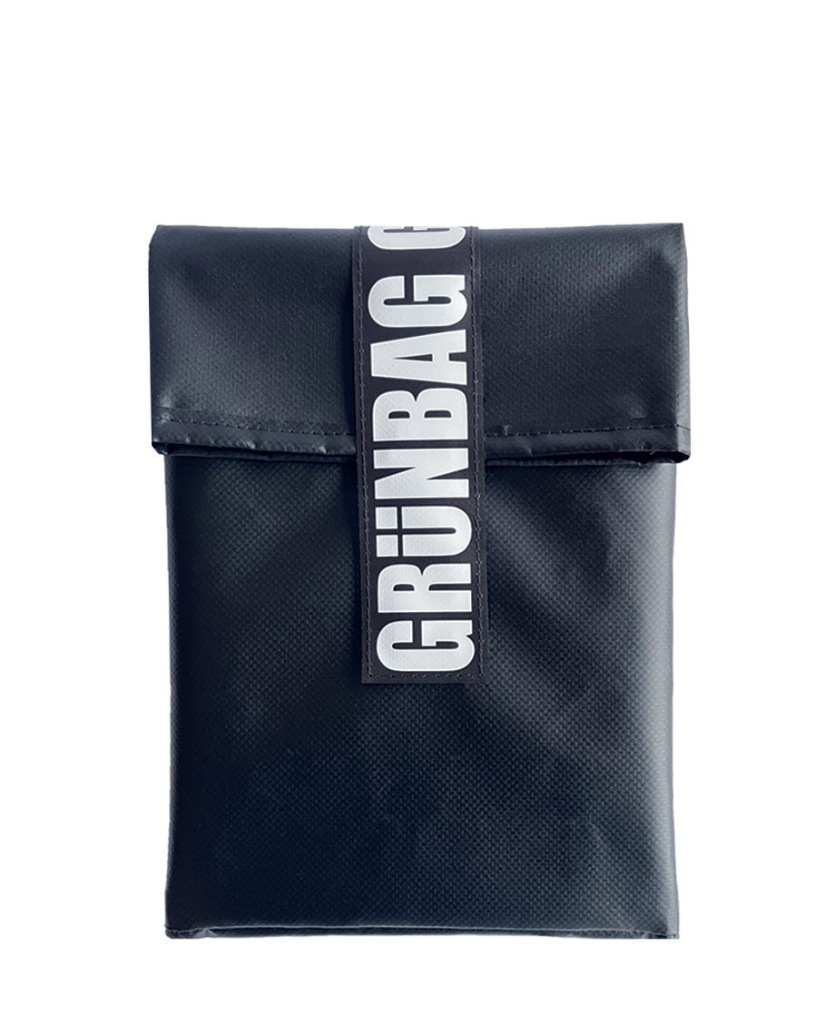 Black GRÜNBAG Sleeve Air 13"