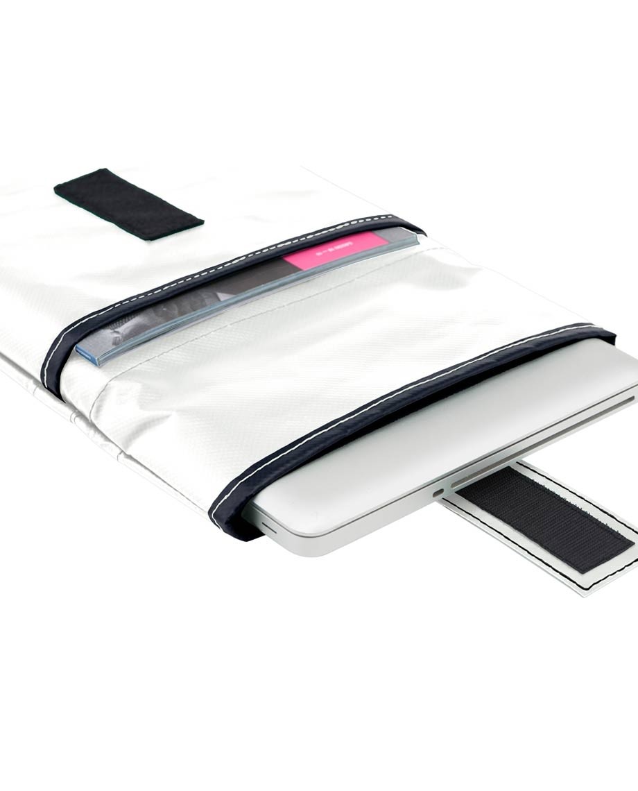 WhiteGRNBAGSleeve1516-05