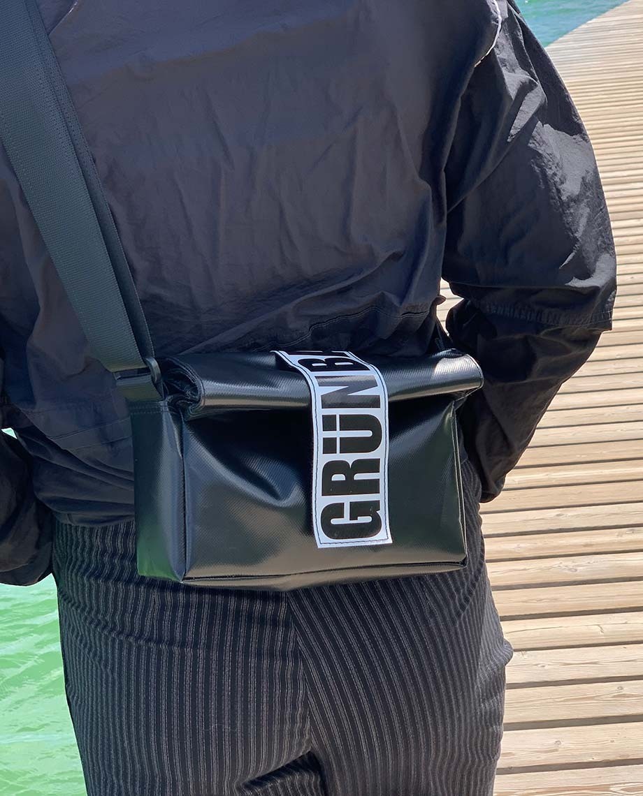 BlackCrossbodyGo-013