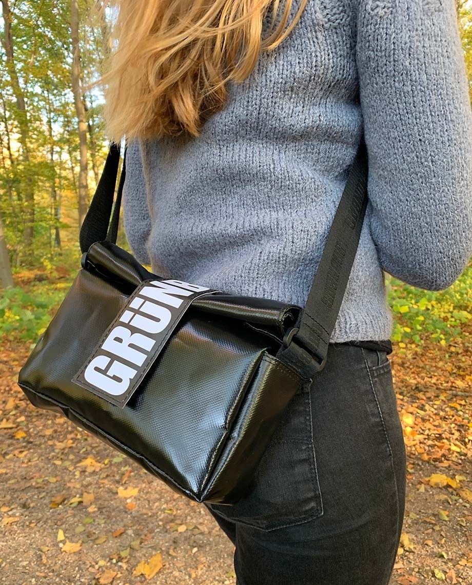BlackCrossbodyGo-013