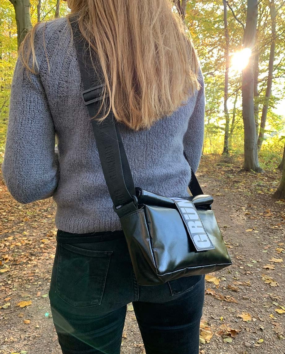 Black side cheap bag