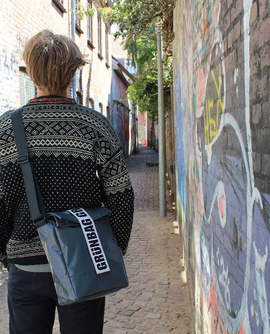 GreyShoulderBagCity-015