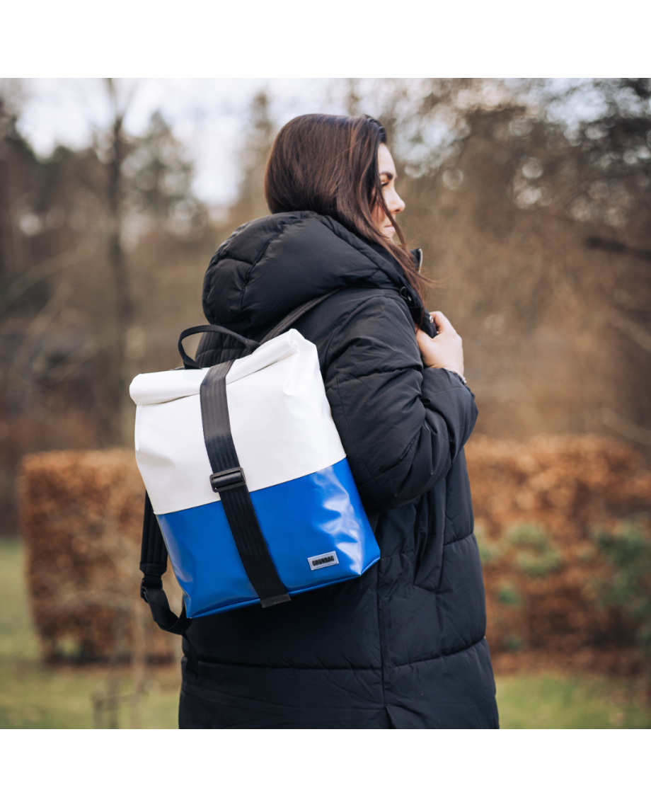 TwocoloredBackpackNorrStrapwhiteblue-01