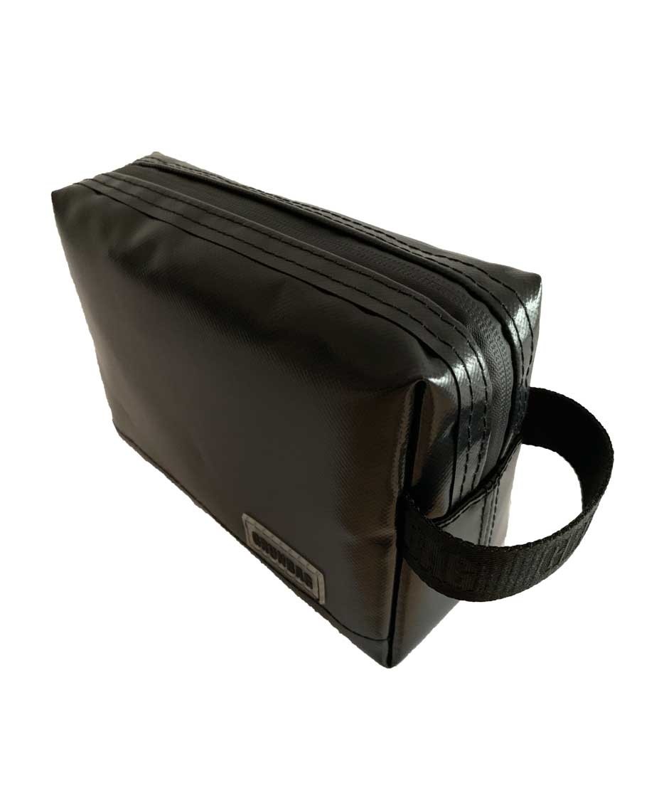 BlackGRNBAGToiletry-07