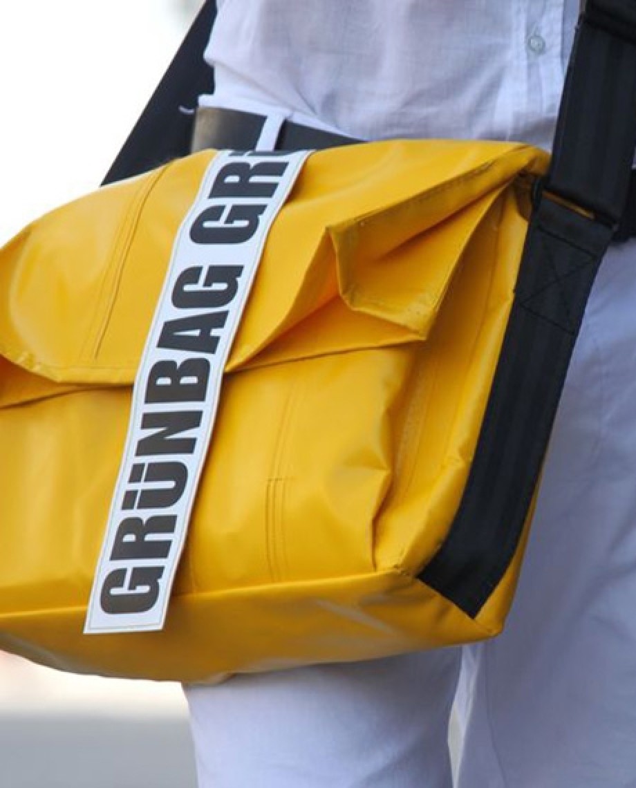 YellowComputerBagCarry-06