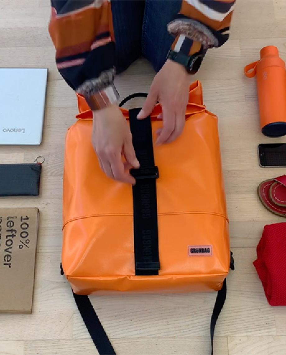 0__=__youtube___Have a look inside this backpack___https://www.youtube.com/embed/IkaS-6xrr3E___IkaS-6xrr3E